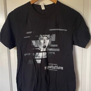 Taylor Swift Reputation Stadium Tour Short Sleeve T-Shirt Size Small